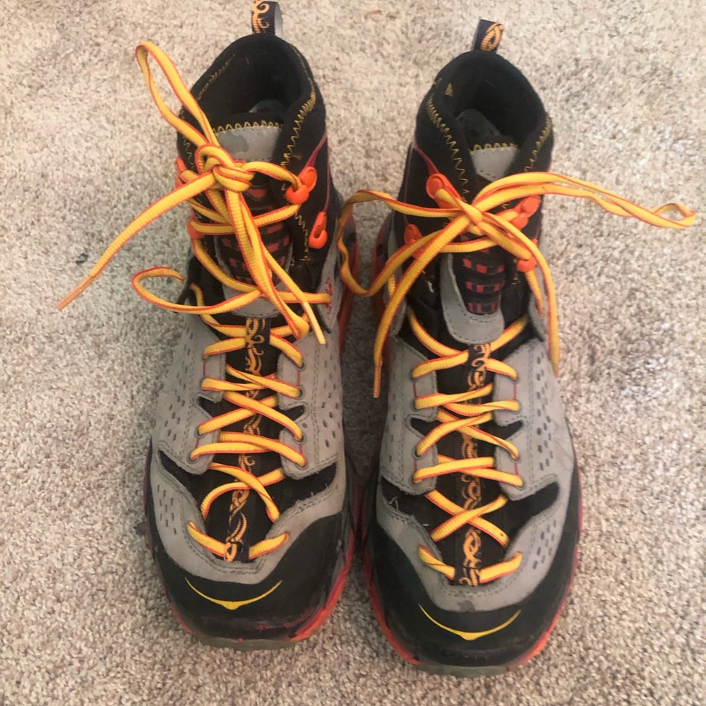 HOKA one one